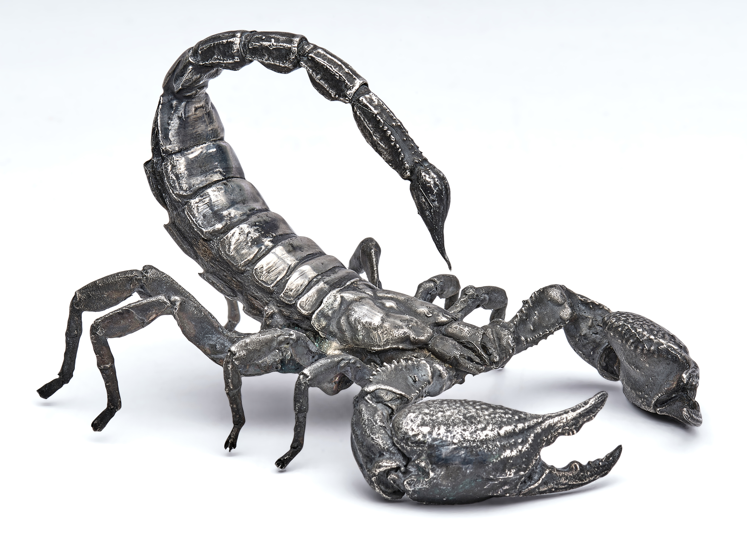 Скульптура скорпиона