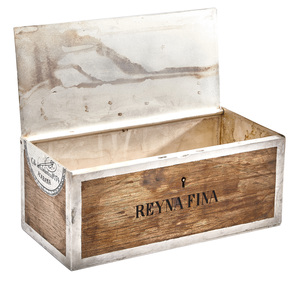 A De Villar Y Villar cigar box